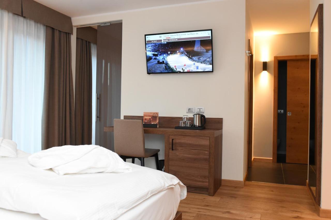 Dolomeet Boutique Hotel ピンツォーロ エクステリア 写真