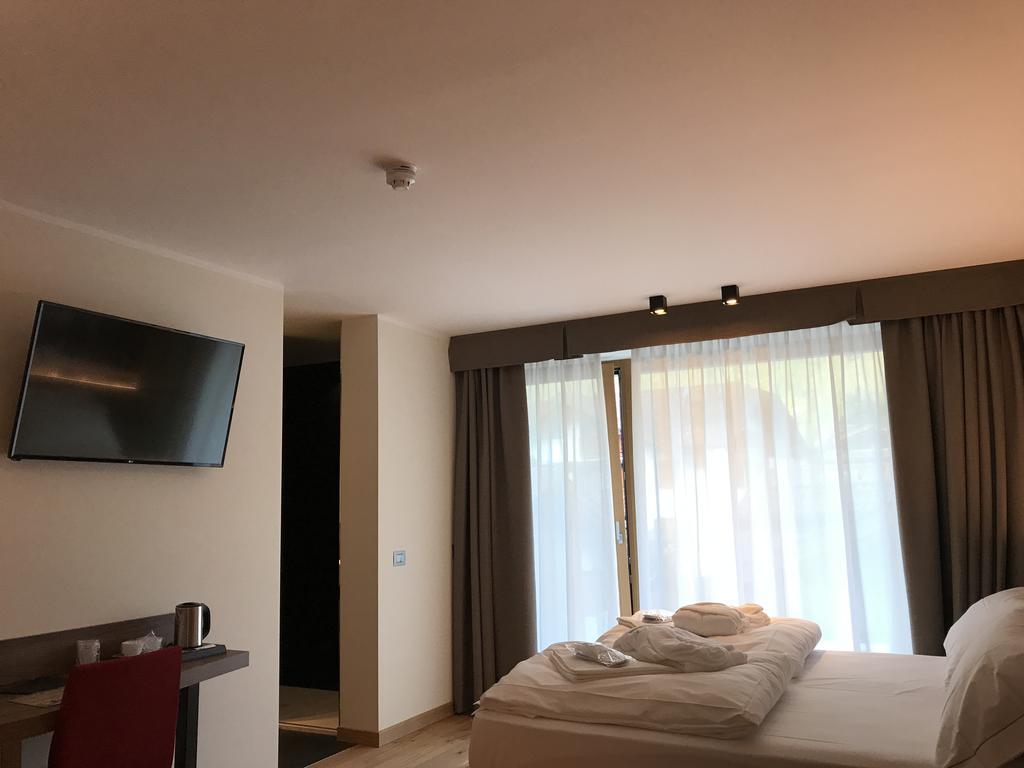 Dolomeet Boutique Hotel ピンツォーロ エクステリア 写真