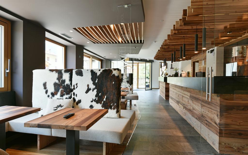 Dolomeet Boutique Hotel ピンツォーロ エクステリア 写真