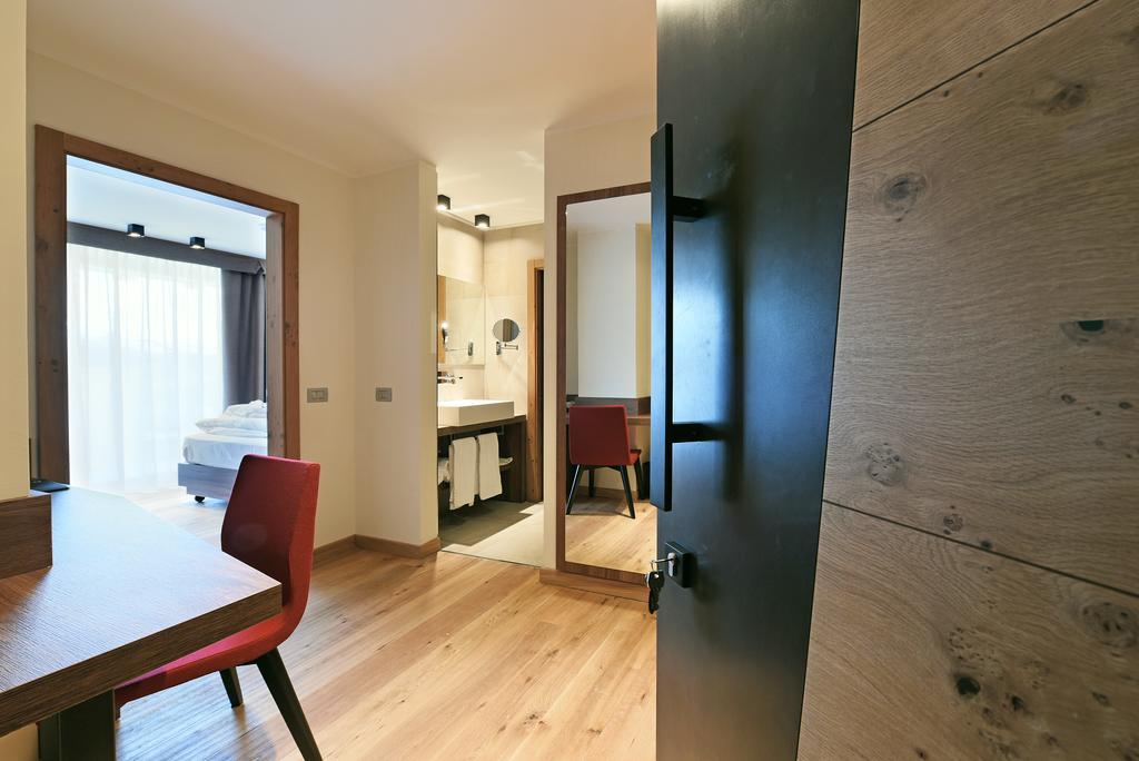 Dolomeet Boutique Hotel ピンツォーロ エクステリア 写真
