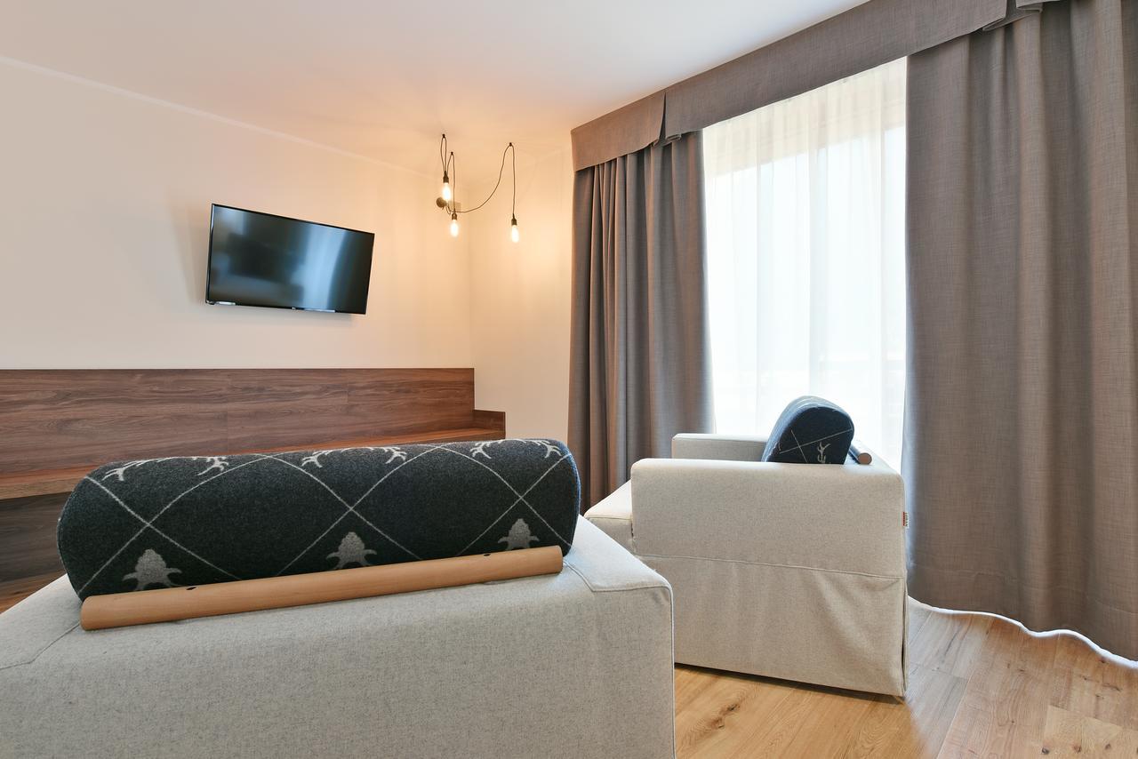 Dolomeet Boutique Hotel ピンツォーロ エクステリア 写真