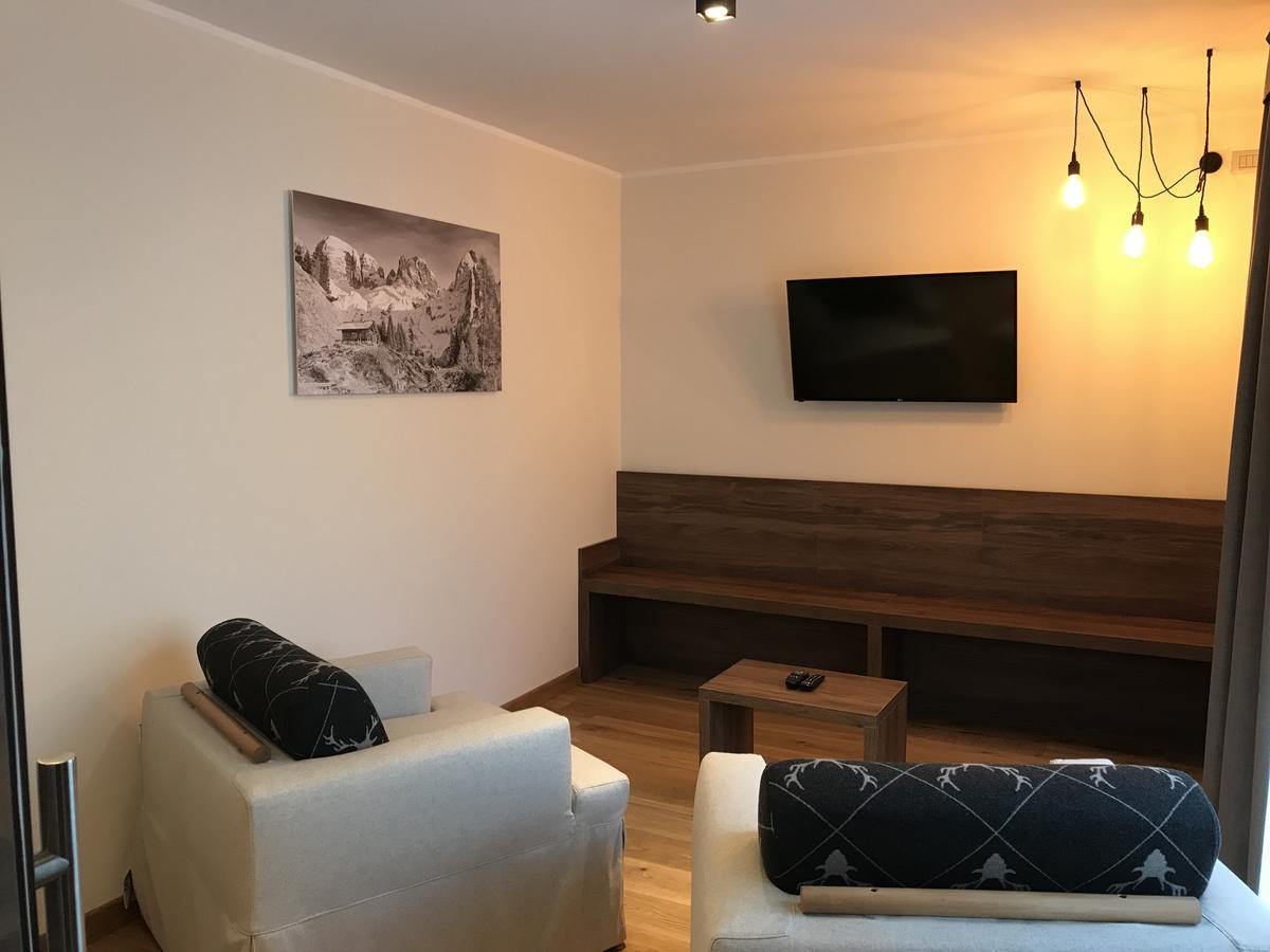 Dolomeet Boutique Hotel ピンツォーロ エクステリア 写真